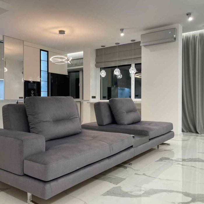 Кондиціонер Gree U-Crown DC inverter R32 GWH18UC-K6DNA4A